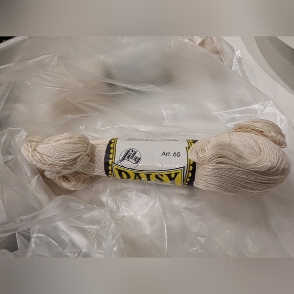 Vintage Lily Daisy Mercerized Cotton Yarn 2x 350 Yard Skiens Color Ecru. Size 20 - Picture 7 of 7